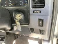 Toyota HILUX SURF лот № 3097 оценка 3  с аукциона в Японии 4