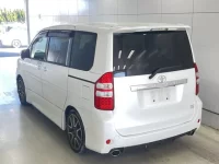 Toyota NOAH лот № 3086 оценка 3.5  с аукциона в Японии 1