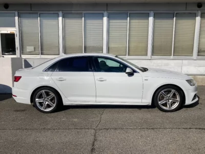 Audi A4  с аукциона в Японии