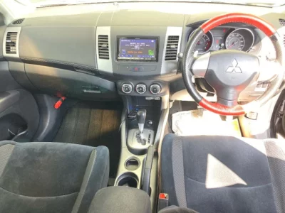 Mitsubishi OUTLANDER  с аукциона в Японии