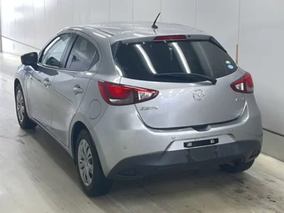 Mazda DEMIO  с аукциона в Японии
