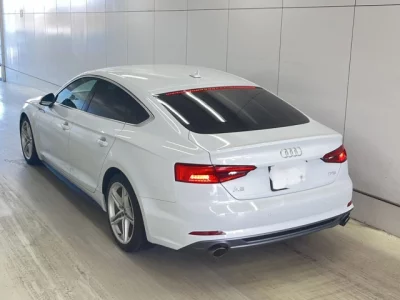 Audi A5  с аукциона в Японии