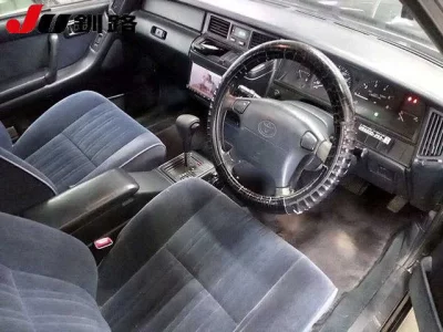 Toyota CROWN  с аукциона в Японии