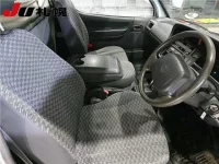 Toyota HIACE VAN лот № 2301 оценка R  с аукциона в Японии 4