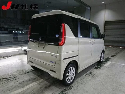 Nissan ROOX  с аукциона в Японии