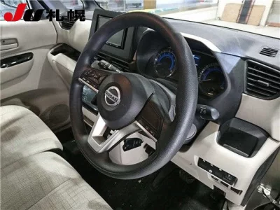 Nissan ROOX  с аукциона в Японии