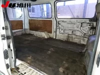 Nissan CARAVAN VAN лот № 4003 оценка R  с аукциона в Японии 3