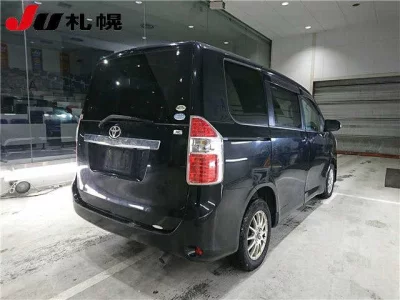 Toyota NOAH  с аукциона в Японии