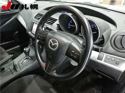 Mazda AXELA  с аукциона в Японии