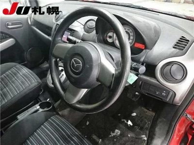 Mazda DEMIO  с аукциона в Японии