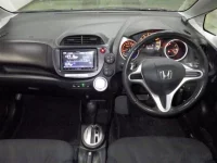 Honda FIT лот № 43 оценка 3  с аукциона в Японии 2