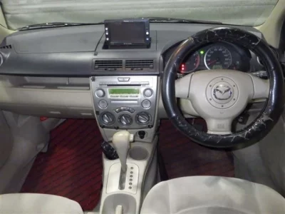 Mazda DEMIO  с аукциона в Японии