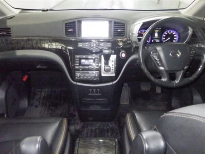 Nissan ELGRAND  с аукциона в Японии