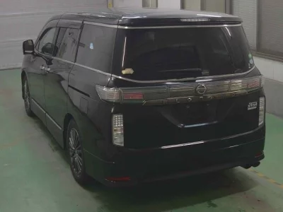 Nissan ELGRAND  с аукциона в Японии