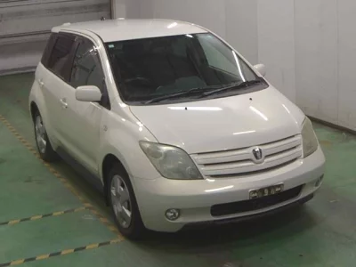 Toyota IST  с аукциона в Японии