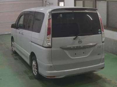 Nissan SERENA  с аукциона в Японии