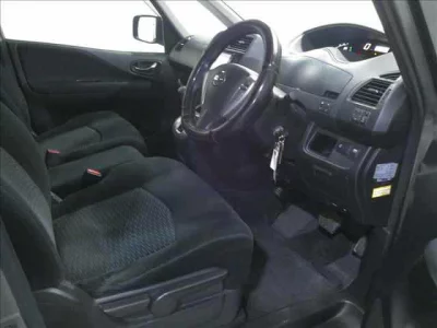 Nissan SERENA  с аукциона в Японии