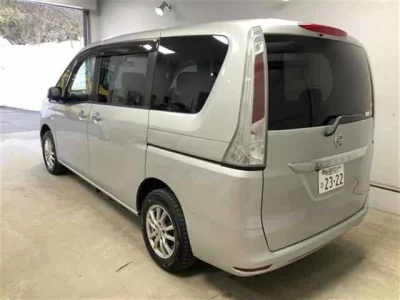 Nissan SERENA  с аукциона в Японии