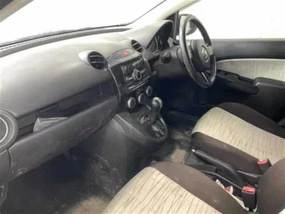 Mazda DEMIO  с аукциона в Японии