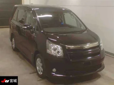 Toyota NOAH  с аукциона в Японии