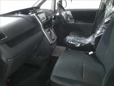 Toyota NOAH  с аукциона в Японии