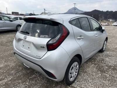 Toyota AQUA  с аукциона в Японии