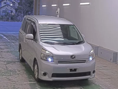 Toyota VOXY  с аукциона в Японии