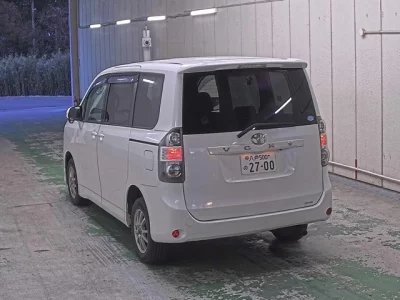 Toyota VOXY  с аукциона в Японии