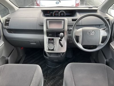 Toyota VOXY  с аукциона в Японии