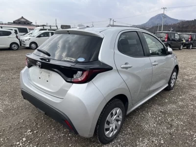 Toyota YARIS  с аукциона в Японии