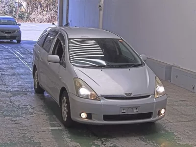Toyota WISH  с аукциона в Японии