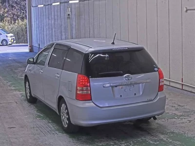 Toyota WISH  с аукциона в Японии