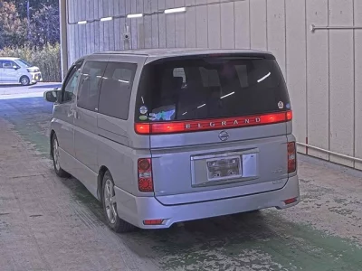 Nissan ELGRAND  с аукциона в Японии