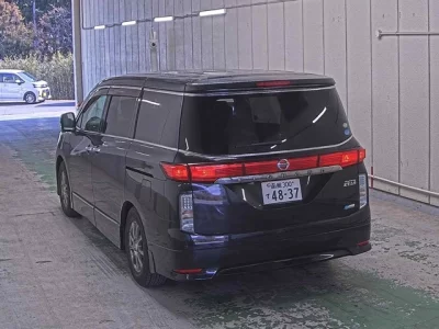 Nissan ELGRAND  с аукциона в Японии
