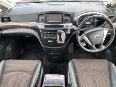 Nissan ELGRAND  с аукциона в Японии