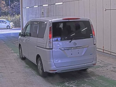 Nissan SERENA  с аукциона в Японии