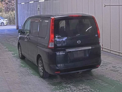 Nissan SERENA  с аукциона в Японии