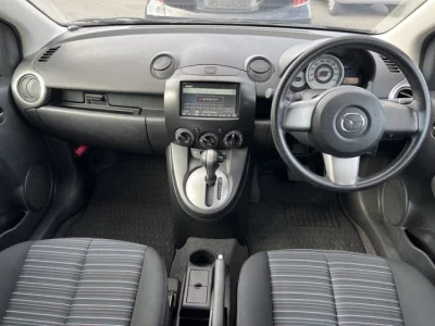 Mazda DEMIO  с аукциона в Японии