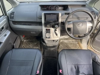 Toyota NOAH  с аукциона в Японии