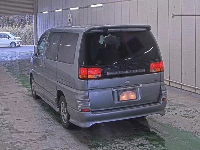 Nissan ELGRAND  с аукциона в Японии
