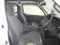 Toyota HIACE VAN лот № 102 оценка R  с аукциона в Японии 2