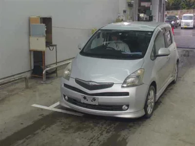 Toyota RACTIS  с аукциона в Японии