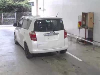 Toyota RACTIS лот № 124 оценка R  с аукциона в Японии 1