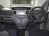 Toyota VOXY лот № 1067 оценка R  с аукциона в Японии 5