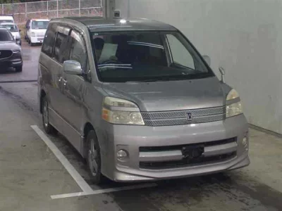 Toyota VOXY  с аукциона в Японии