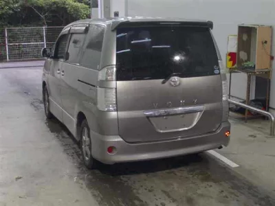 Toyota VOXY  с аукциона в Японии