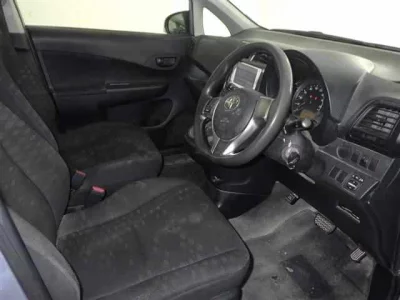 Toyota RACTIS  с аукциона в Японии