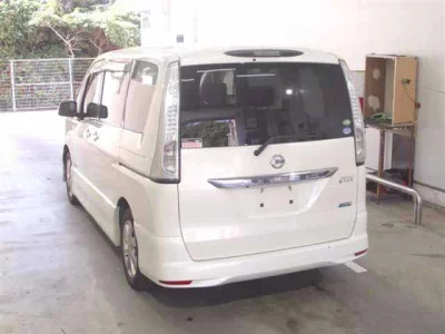 Nissan SERENA  с аукциона в Японии