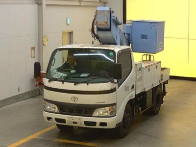 Toyota DYNA  с аукциона в Японии