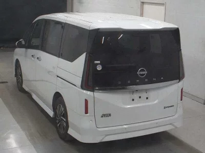 Nissan SERENA  с аукциона в Японии